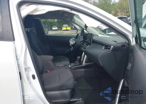 2022 Toyota Corolla Cross Le z USA, uszkodzony, nr VIN 7MUCAABG8NV021179